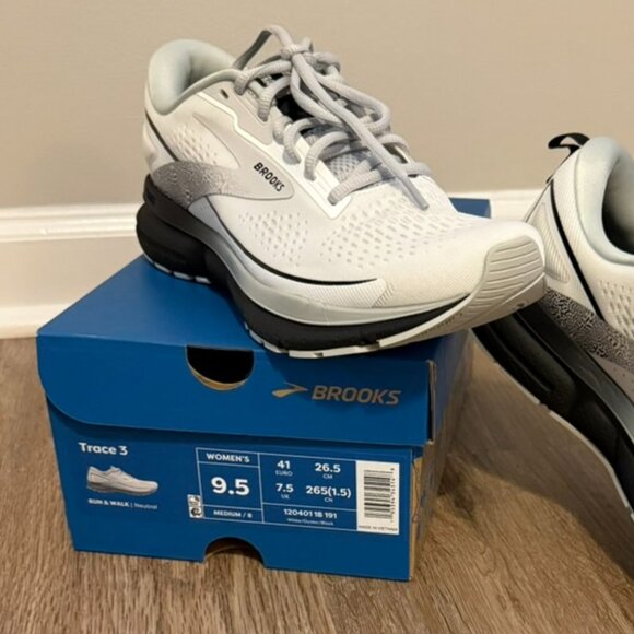 NEW Brooks White & Gray Trace 3 Running Shoes with Cushioned Sole | Size 9.5 - Picture 2 of 4